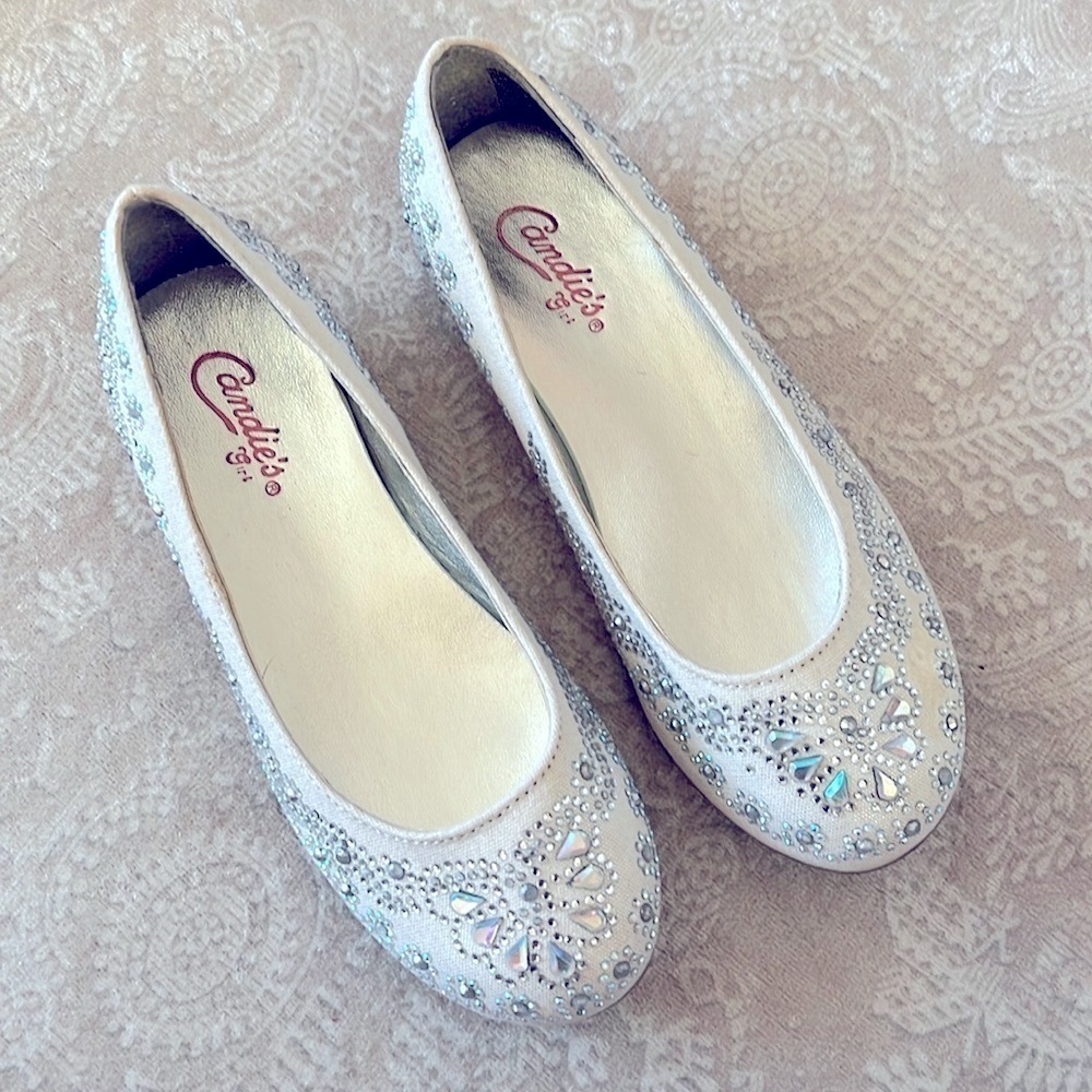 Never Worn Candie’s Girl Bejeweled Rounded Toe Formal Slip On Flats Beaded Gems